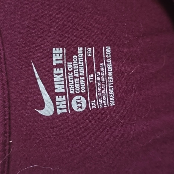 Maroon Nike tshirt - Picture 3 of 4